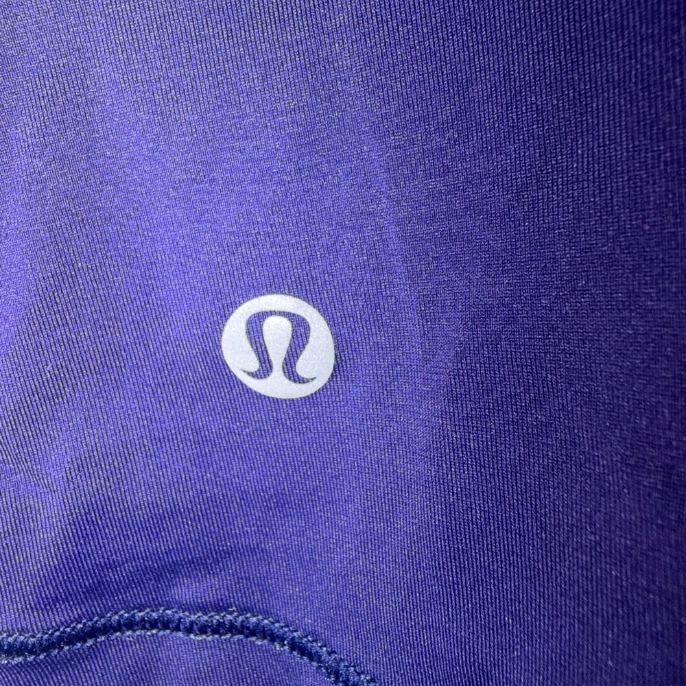 Lululemon Fast As Light 2-in-1 sleeveless top in emperor blue. Size 6 - Picture 5 of 7